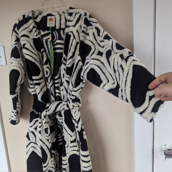 NWT! FARM Rio Black & White Wild Hearts Fleece Coat (SIZE XS) - Picture 11 of 16